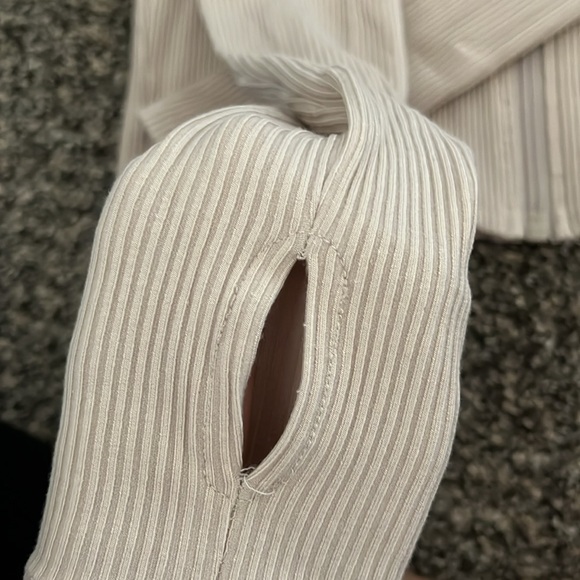 Ribbed Zipup crop top - Picture 2 of 5